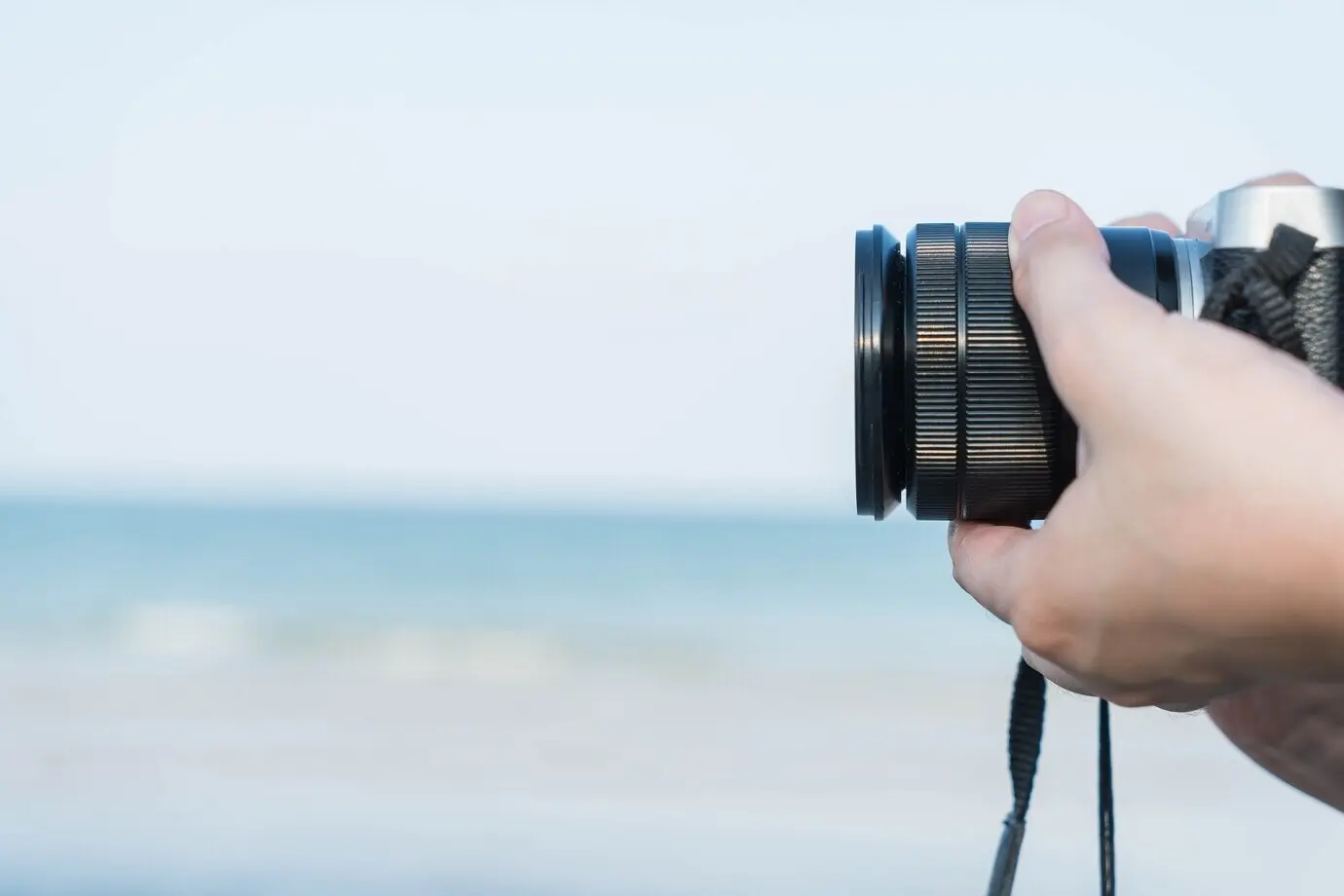 Nahaufnahme – ein Foto mit einer Kamera aufnehmen